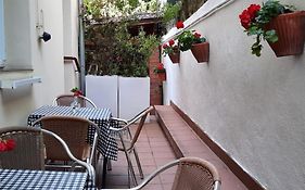Apartamento En Casa Con Jardin + Garaje. E-Bi-201